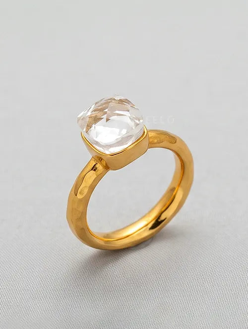 Anillo Facetado de Acero Baño Dorado y Cristal