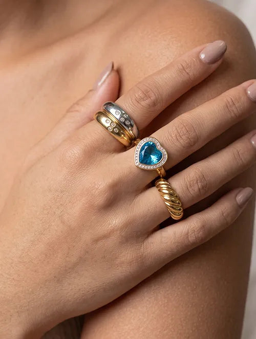 Anillo Corazón Turquesa de Acero Quirúrgico 316L con Baño PVD Oro 18k y Cristales | Steelo Joyas