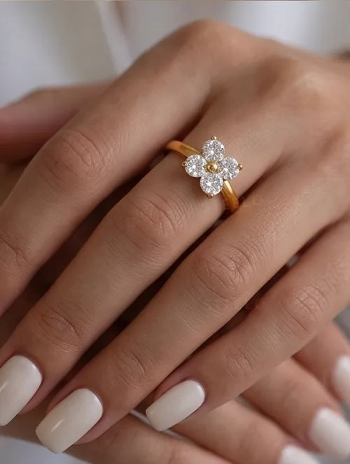 Anillo Flor Stella Acero Quirúrgico con Baño PVD 18k y Cristales