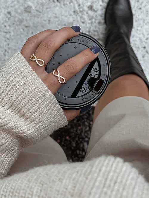 Anillo Infinito Dorado Bicolor de Acero Quirúrgico 316L con Cristales | Steelo Joyas