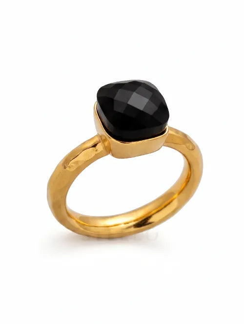 Anillo Facetado de Acero Quirúrgico con Baño Dorado y Cristal Negro