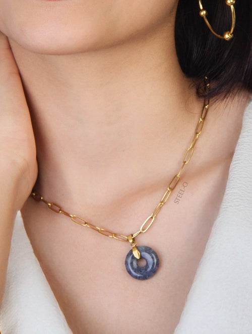 Collar Ruanda paperclip con dije dona de piedra