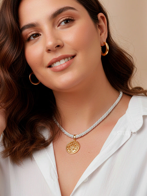 Collar Cordón con Dije Mandala Acero Quirúrgico Baño PVD 18k