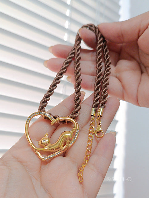 Collar Cordón con Dije Corazón Gatita Minina Acero Quirúrgico Baño PVD 18k